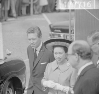 Aankomst Prinses Margaret en Lord Snowdon in de haven van Amsterdam, Bestanddeelnr 917-7716