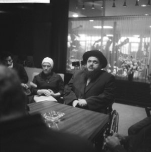 Aankomst Rabbi Uriel Zimmer op Schiphol Tijdens persconferentie, Bestanddeelnr 912-9001