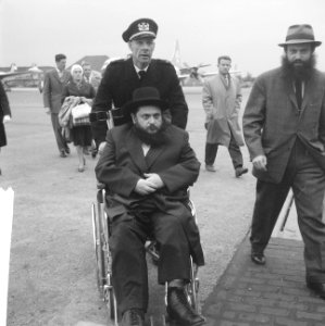 Aankomst Rabbi Uriel Zimmer op Schiphol, Bestanddeelnr 912-8998