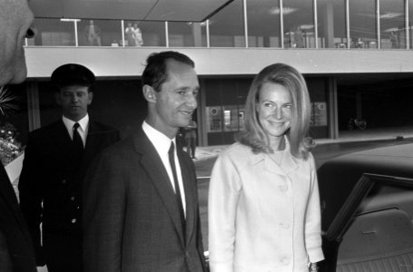 Aankomst prinses Irene en prins Hugo Charles op Schiphol, Bestanddeelnr 920-6599