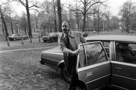 Aankomst professor Halberstadt (PvdA) bij Paleis Lange Voorhout, Bestanddeelnr 931-7464