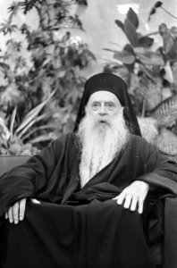 Aankomst Patriarch Athenagoras op Schiphol samen met Griekse reder Onassis . Pat, Bestanddeelnr 920-8105