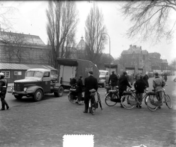 Aankomst Philips wagens voor tentoonstelling Amsterdam, Bestanddeelnr 905-5025