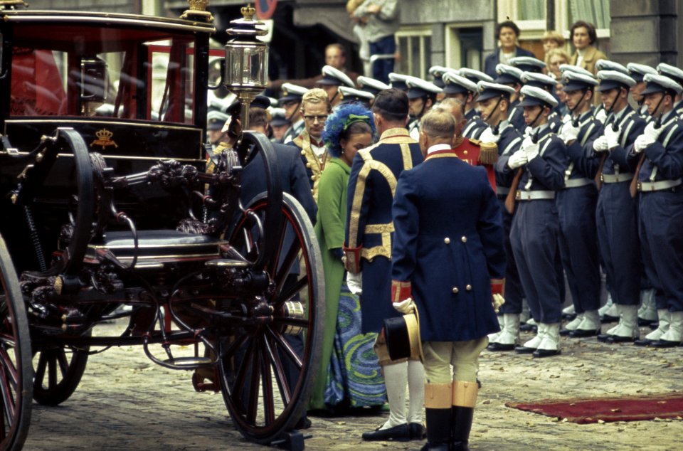 Aankomst prinses Margriet bij het Paleis Lange Voorhout, Bestanddeelnr 254-8191