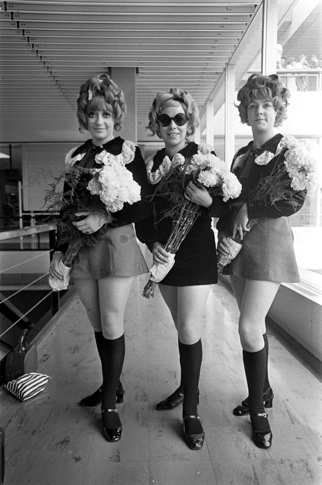 Aankomst Paper Dolls , Engelse beatgroep, op Schiphol. De Paper Dolls, Bestanddeelnr 921-4476