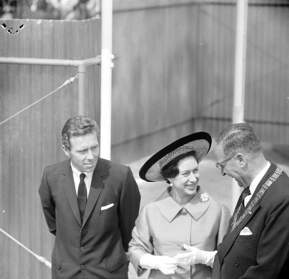 Aankomst Prinses Margaret en Lord Snowdon in de haven van Amsterdam, hier verwel, Bestanddeelnr 917-7712