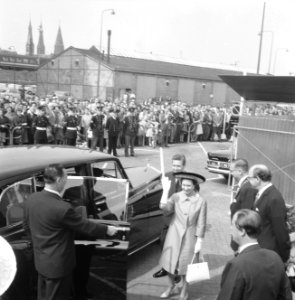 Aankomst Prinses Margaret en Lord Snowdon in de haven van Amsterdam, Bestanddeelnr 917-7717