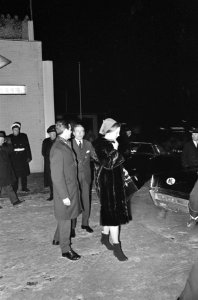Aankomst prinses Margarethe van Denemarken en Graaf Henri op Schiphol, Bestanddeelnr 919-9558