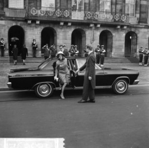Aankomst prinses Beatrix en Claus op de Dam, Bestanddeelnr 918-8692