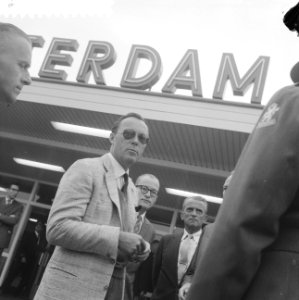 Aankomst prins Bernhard op Schiphol vanuit Mexico Prins Bernhard voor de aankom, Bestanddeelnr 912-8208