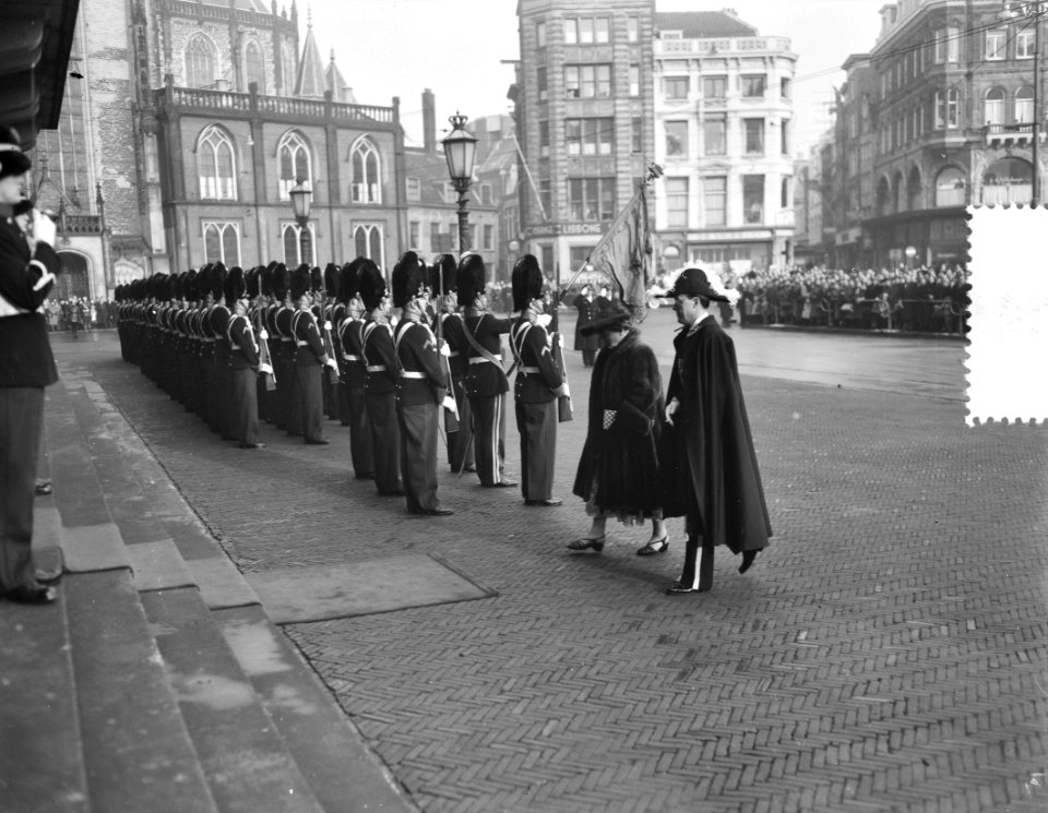 Aankomst van koningin Juliana en prins Bernhard, Bestanddeelnr 906-9328