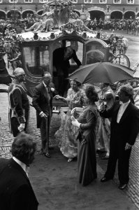 Aankomst van koningin Juliana en prins Bernhard met de Gouden Koets bij de Ridde, Bestanddeelnr 930-4468