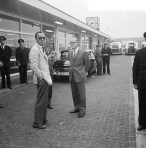 Aankomst prins Bernhard op Schiphol vanuit Mexico Prins Bernhard voor de aankom, Bestanddeelnr 912-8207