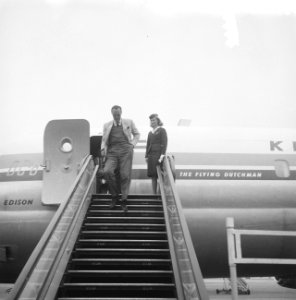 Aankomst prins Bernhard op Schiphol vanuit Mexico, Bestanddeelnr 912-8206
