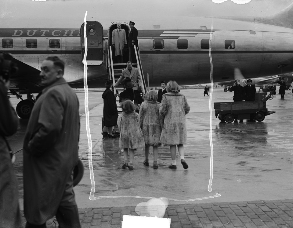 Aankomst Prins Bernhard op Schiphol uit Zuid-Amerika, Bestanddeelnr 904-5407