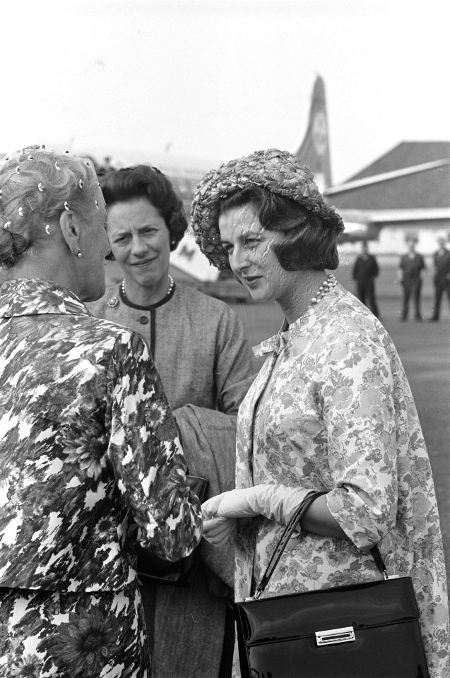 Aankomst Prinses Alexandra op Schiphol. Op het platform, Bestanddeelnr 912-6748