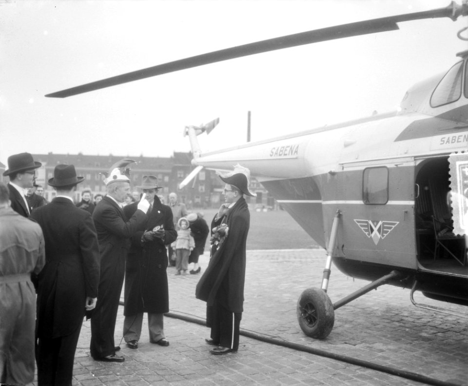 Aankomst Prins Carnaval per helicopter in Rotterdam, Bestanddeelnr 906-2974