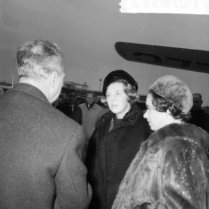 Aankomst Prinses Beatrix op Schiphol, Prinses Beatrix vliegtuigtrap, Bestanddeelnr 917-2165