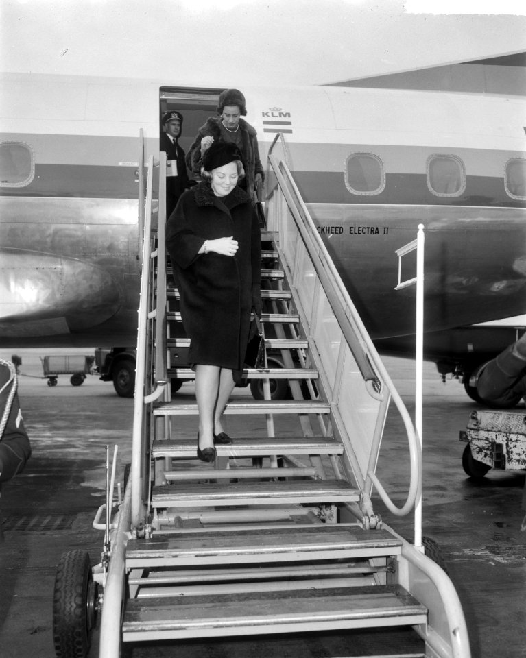 Aankomst Prinses Beatrix op Schiphol, Prinses Beatrix vliegtuigtrap, Bestanddeelnr 917-2161