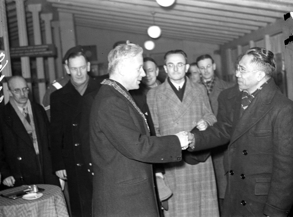 Aankomst Soekawati, president van Oost-Indonesië (met burgemeester), Bestanddeelnr 902-0169