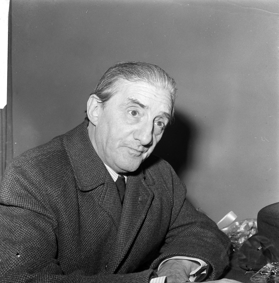 Aankomst Sir John Barbirolli (dirigent) op Schiphol, Bestanddeelnr 918-1796