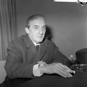 Aankomst Sir John Barbirolli (dirigent) op Schiphol, Bestanddeelnr 918-1795