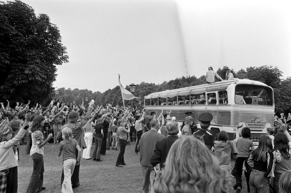 Aankomst spelersbus, Bestanddeelnr 927-3159