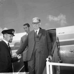 Aankomst Otto Klemperer (dirigent) op Schiphol, Otto Klemperer, Bestanddeelnr 916-6068