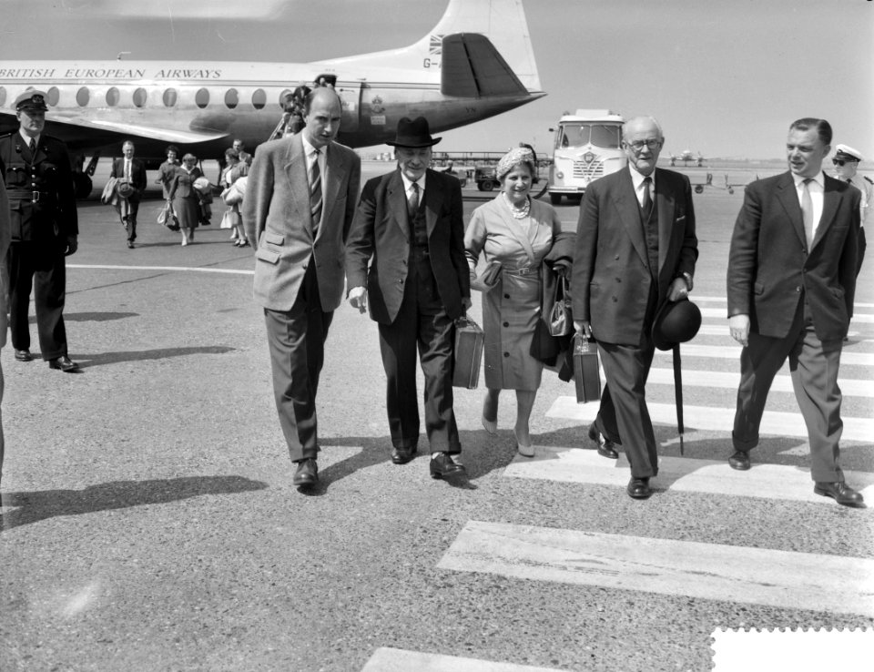 Aankomst oudpremier Clement Attlee op Schiphol, Bestanddeelnr 910-3560