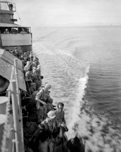 Aankomst Padang. De LCT op weg, Bestanddeelnr 10428