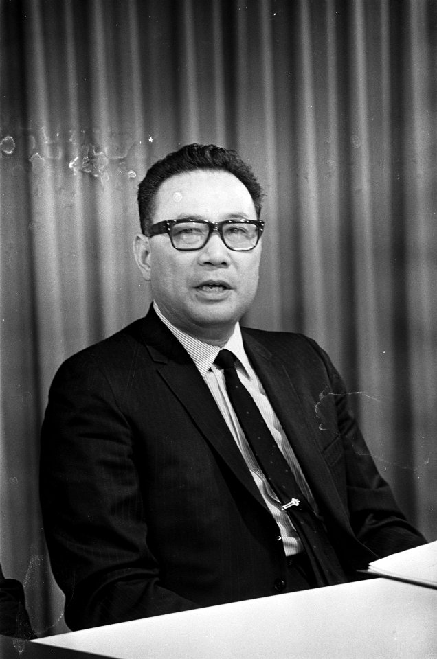 Aankomst Philippijnse financiele missie onder leiding van hr. E. Ocampo , direkt, Bestanddeelnr 921-1965
