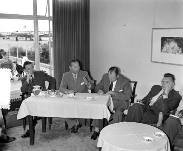 Aankomst president directeur I. A. Aler (KLM) persconferentie, Bestanddeelnr 906-7020