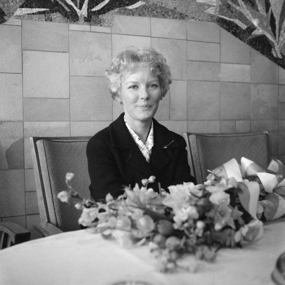 Aankomst Petula Clark op Schiphol, Petula Clark tijdens de persconferentie, Bestanddeelnr 911-1043
