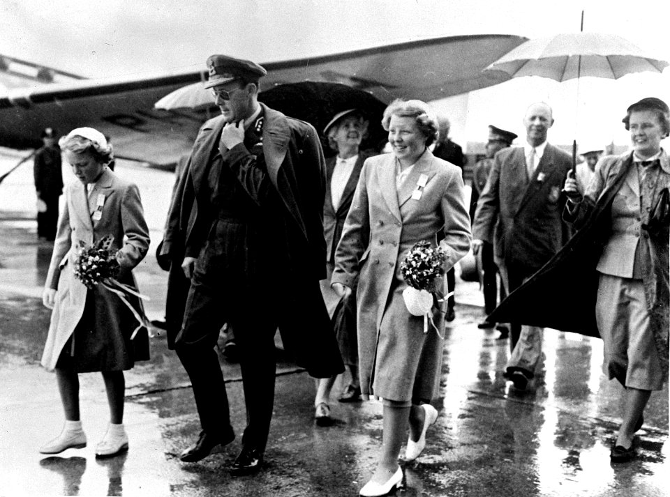 Aankomst Prins Bernhard en Prinsessen in Helsinki, Bestanddeelnr 905-2383