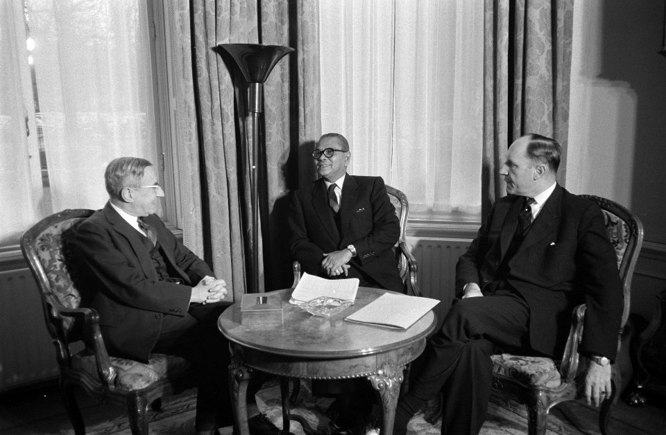 Aankomst Prins Abdoel Rahman op Ypenburg, vlnr prof De Quay , Abdoel Rahman, Bestanddeelnr 911-8192