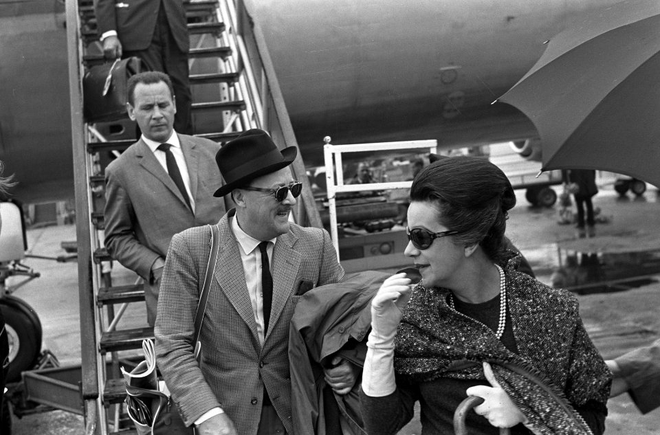 Aankomst Prins Aschwin en Prinses Simone op Schiphol, Bestanddeelnr 917-8598