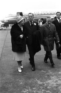 Aankomst Prins Bernhard op Schiphol, Bestanddeelnr 912-4142 photo