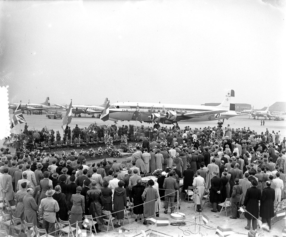 Aankomst van de DC 6A Liftmaster Ir. A. Damme op Schiphol, terug van de London, Bestanddeelnr 906-0550