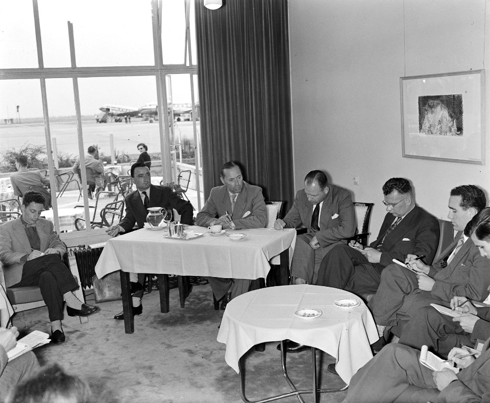 Aankomst president directeur I. A. Aler (KLM) persconferentie, Bestanddeelnr 906-7021