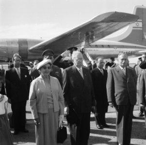 Aankomst president van Israel Isaac Ben Zwi op Schiphol, Bestanddeelnr 909-7107