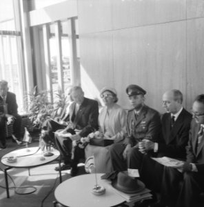 Aankomst president van Israel Isaac Ben Zwi op Schiphol, Bestanddeelnr 909-7105