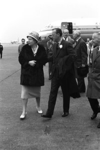 Aankomst Prins Bernhard op Schiphol, Bestanddeelnr 912-4143 photo