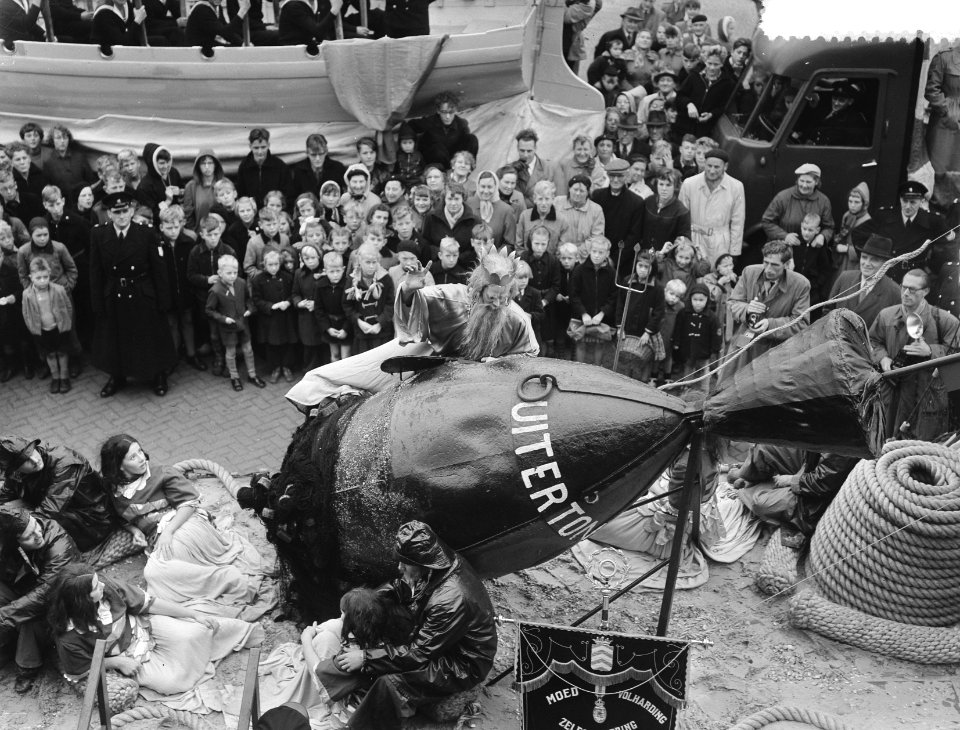 Aankomst Uiterton 100 jaar KMI Den Helder, Bestanddeelnr 906-7927