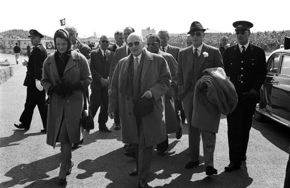Aankomst Prins Bernhard en prinses Irene, Bestanddeelnr 912-5050