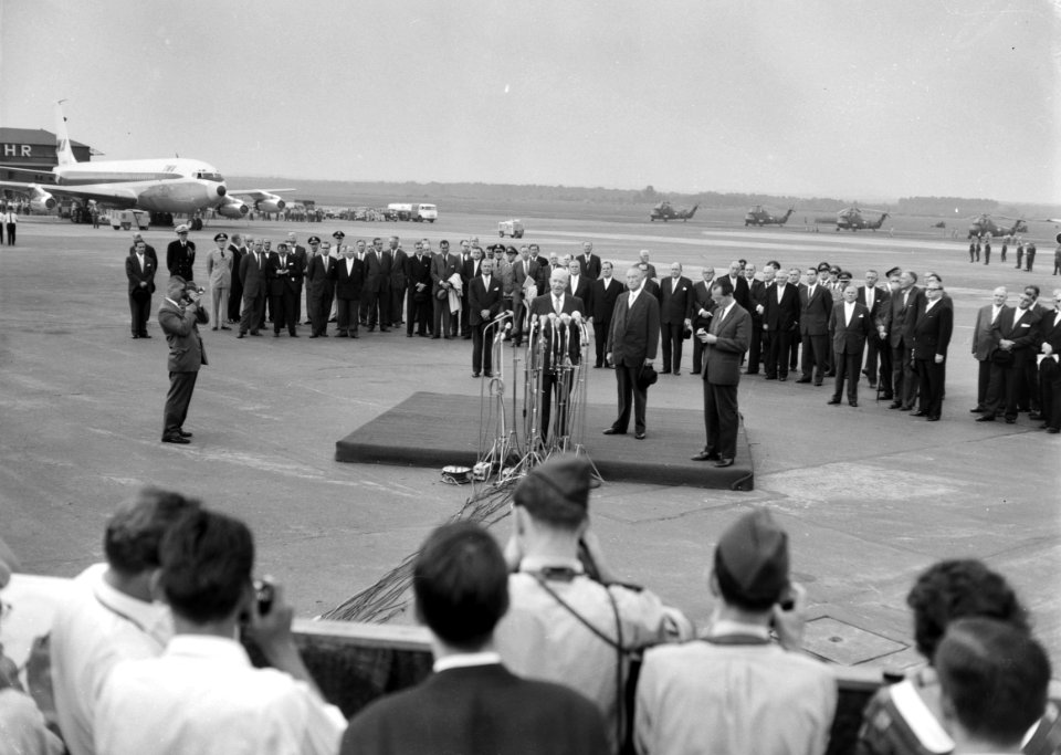 Aankomst President Eisenhower te Bonn, Eisenhower houdt een rede, Bestanddeelnr 910-6294