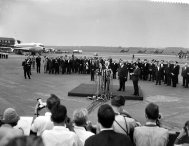 Aankomst President Eisenhower te Bonn, Eisenhower houdt een rede, Bestanddeelnr 910-6293