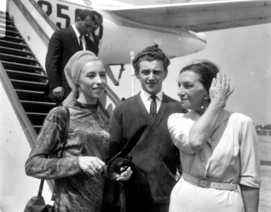 Aankomst van de beide Russische solisten die met het Nationaal Ballet tijdens he, Bestanddeelnr 919-2375