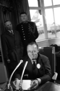 Aankomst prins Bernhard op Schiphol, Bestanddeelnr 912-4151