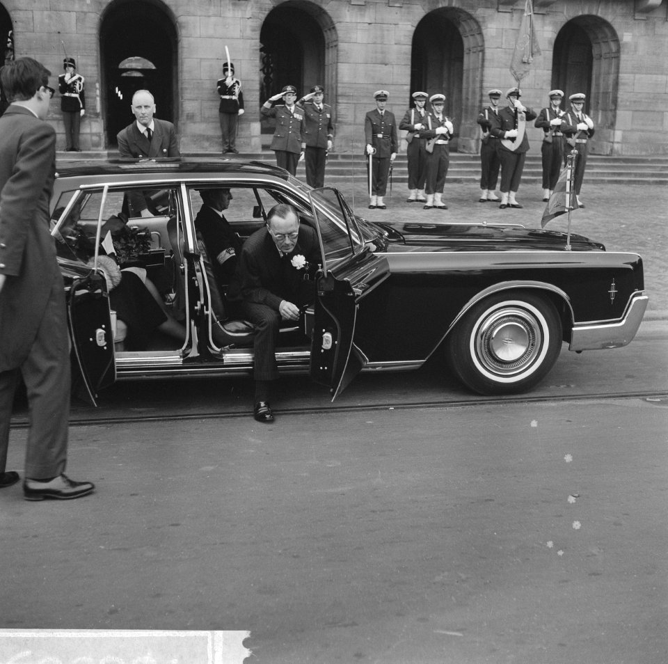 Aankomst prins Bernhard op Paleis op de Dam, Bestanddeelnr 918-8685
