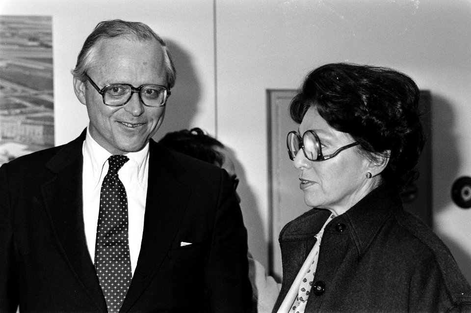 Aankomst van de Amerikaanse minister van Justitie Benjamin G. Civiletti op Schip, Bestanddeelnr 930-5787